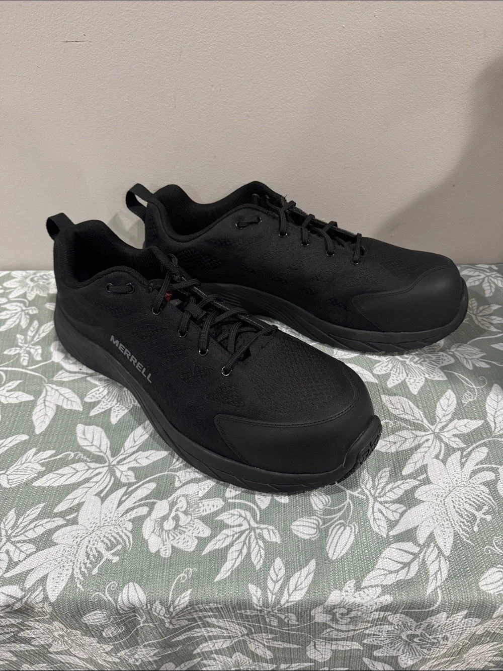 Merrell Men’s Black Low-Profile Steel-Toe Athletic Shoes (11 Wide)